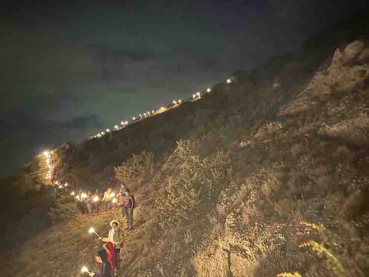 Every Eastern the village of Casali di Aschi organises the combination of an excursion about the local history (including the earthquake in 1915) up to the Holy Cross on the mountain and down again with torches, joining the Holy procession within the village itself. 